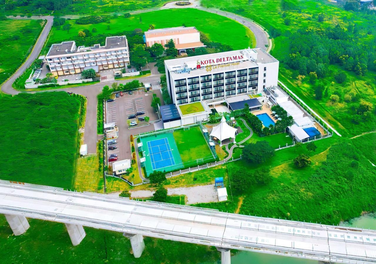 Le Premier Hotel Deltamas Cikarang Exterior photo