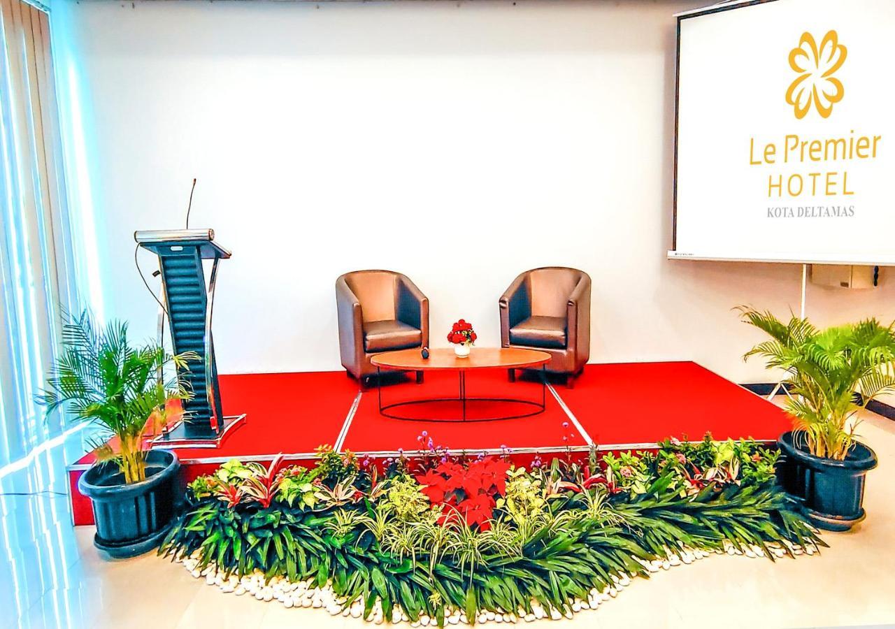 Le Premier Hotel Deltamas Cikarang Exterior photo