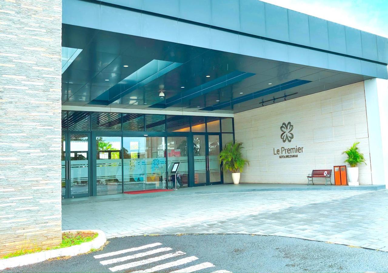 Le Premier Hotel Deltamas Cikarang Exterior photo
